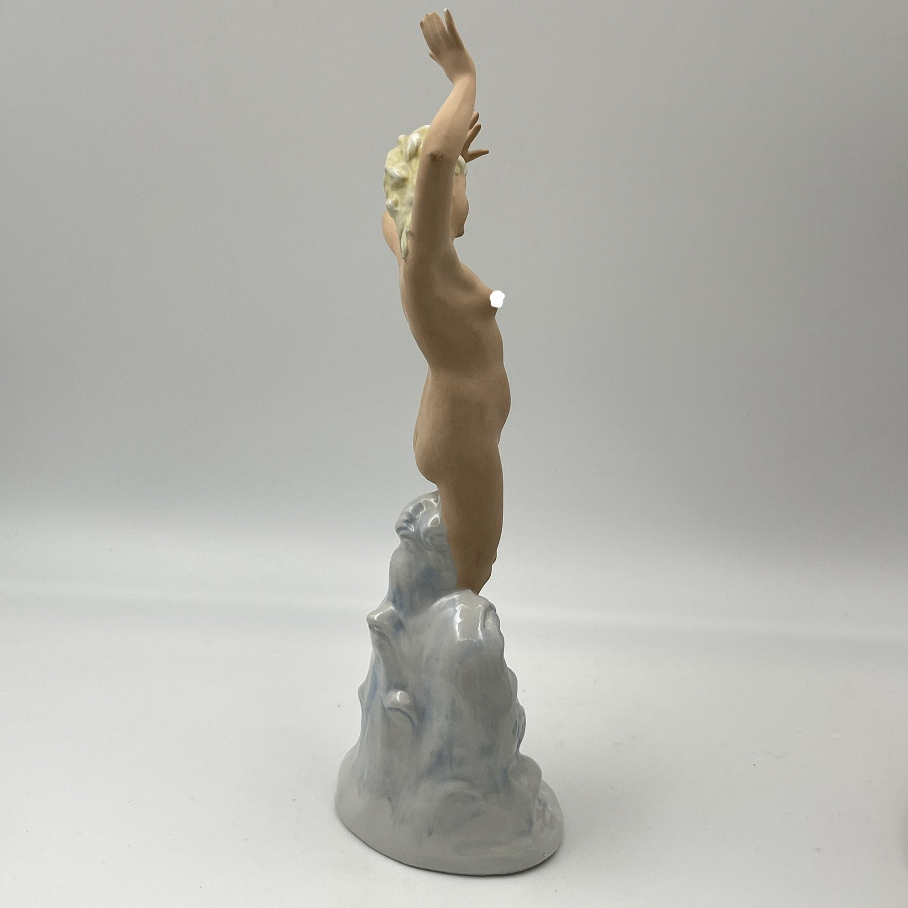 Статуэтка "Девушка в волнах", фарфор, роспись, VEB Porzellanfiguren Lippelsdorf (Липпельсдорф), ГДР, 1974-1990 гг., VEB Porzellanfiguren Lippelsdorf (Липпельсдорф)