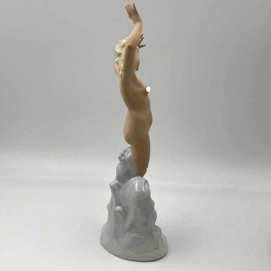 Статуэтка "Девушка в волнах", фарфор, роспись, VEB Porzellanfiguren Lippelsdorf (Липпельсдорф), ГДР, 1974-1990 гг., VEB Porzellanfiguren Lippelsdorf (Липпельсдорф)