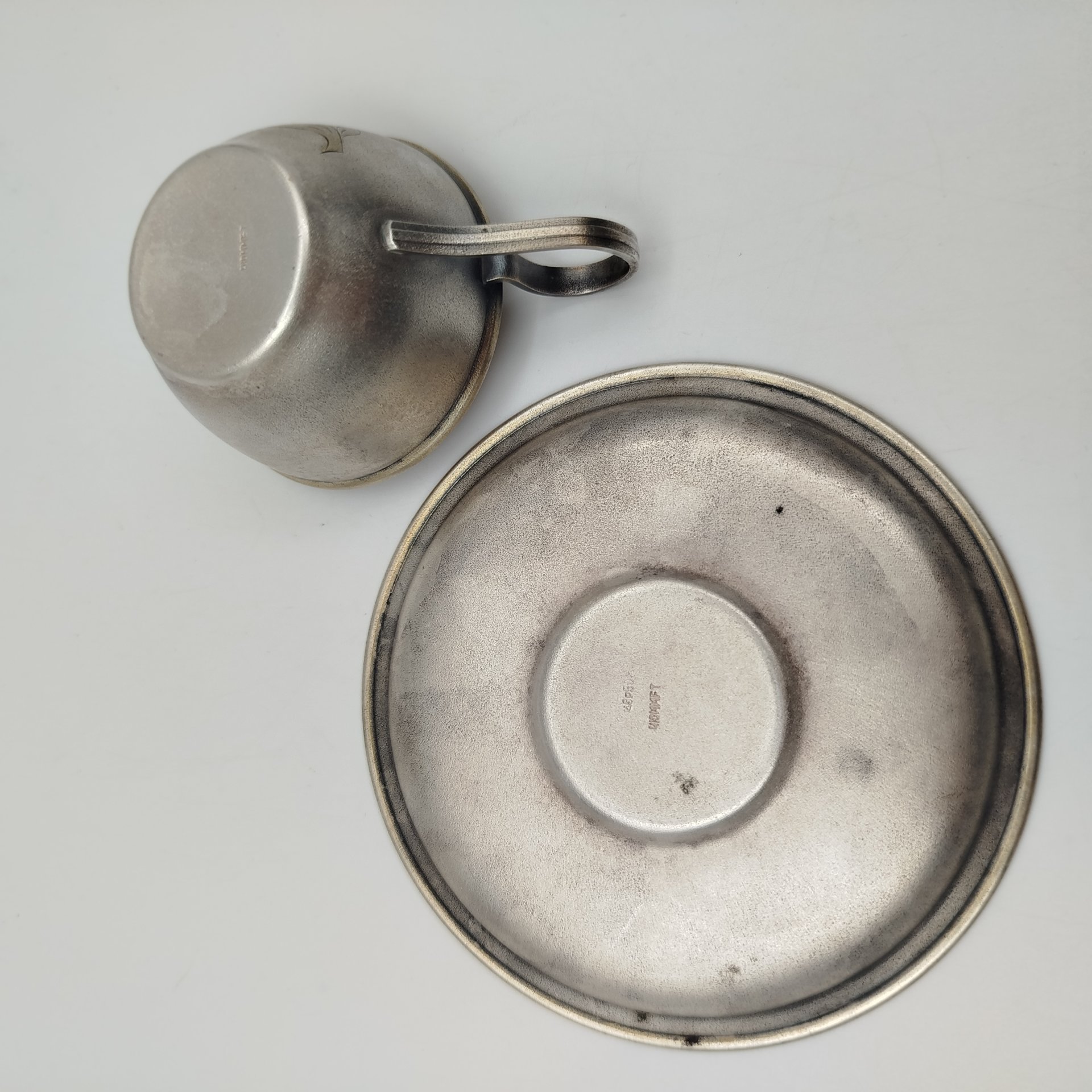 Кофейная пара с цветочным узором, мНЦ (медь-никель-цинк), золочение, Завод «Мстерский ювелир», СССР, 1974 г.