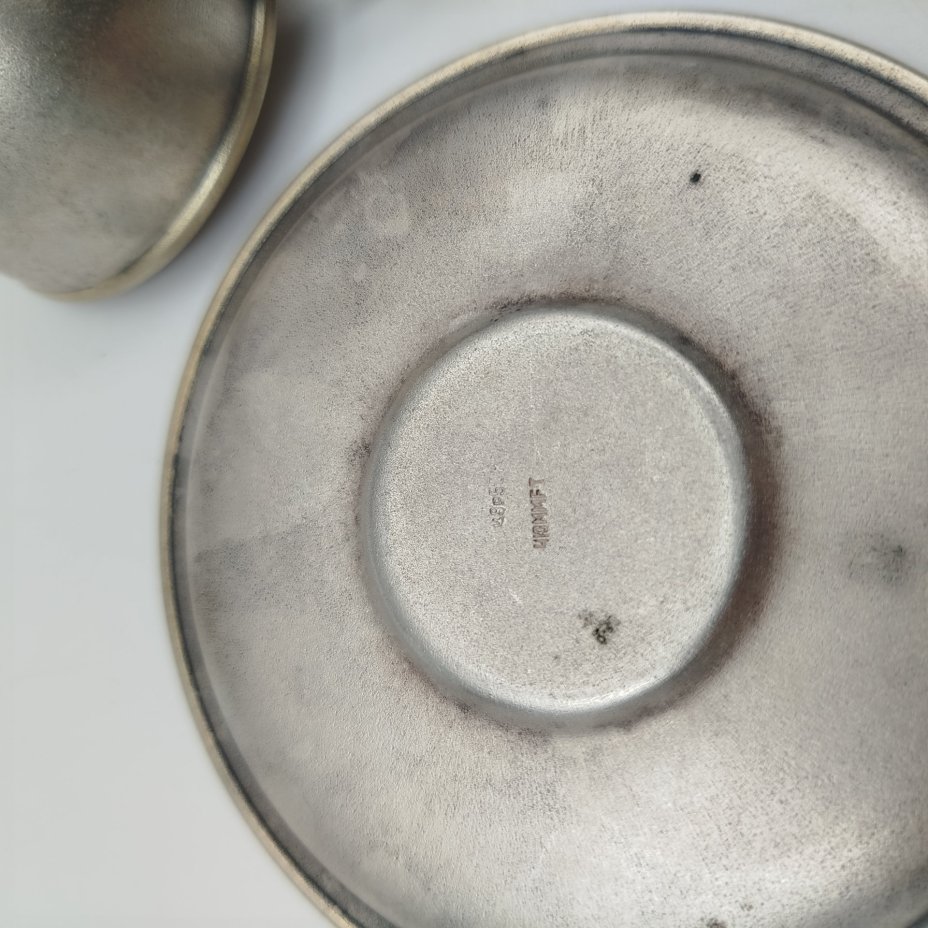 Кофейная пара с цветочным узором, мНЦ (медь-никель-цинк), золочение, Завод «Мстерский ювелир», СССР, 1974 г.