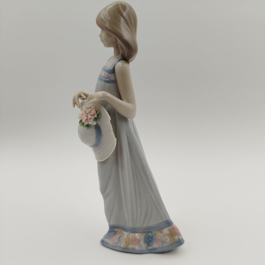 Статуэтка "Девочка в сарафане с шляпой", фарфор, роспись, Lladro, Испания, 1989 г.