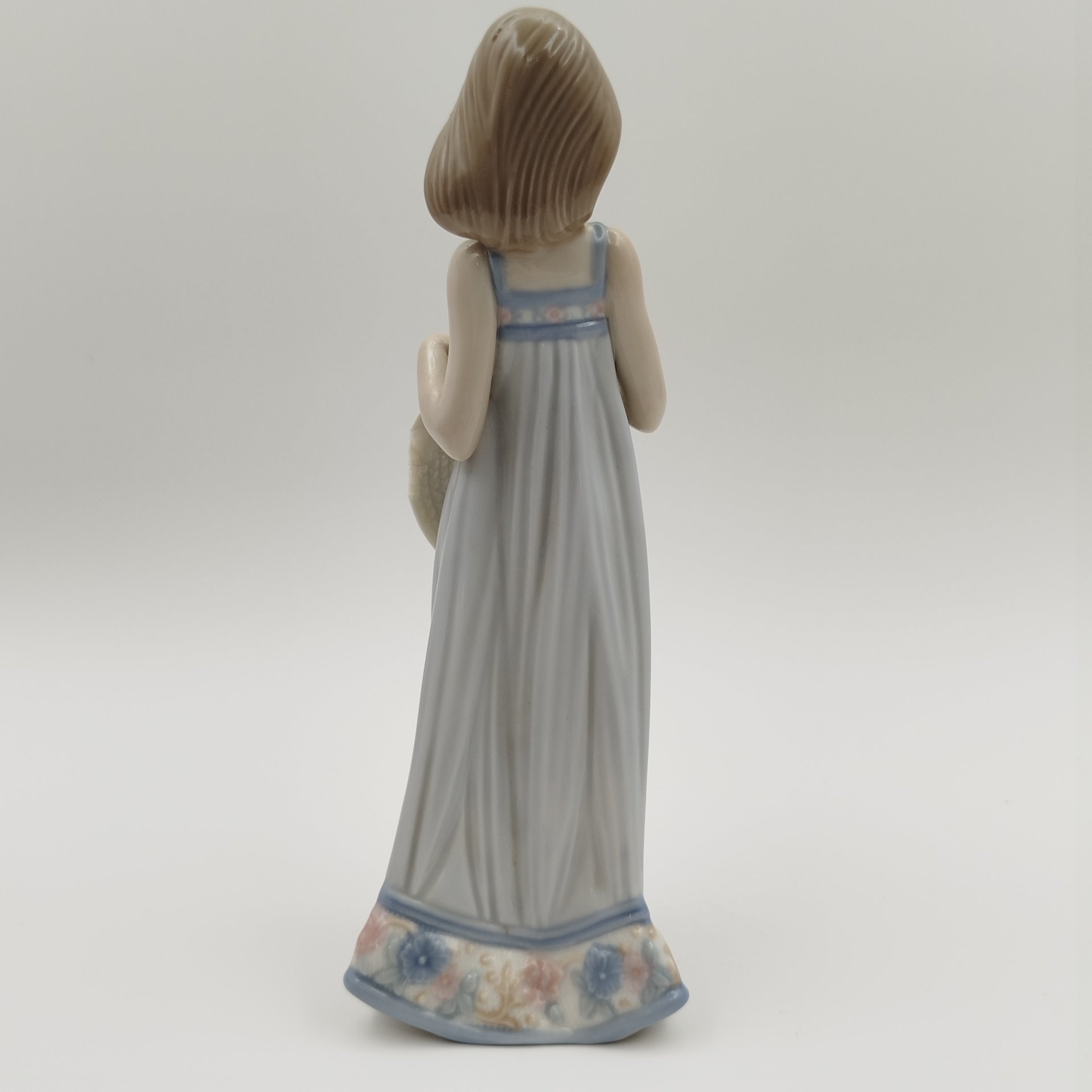 Статуэтка "Девочка в сарафане с шляпой", фарфор, роспись, Lladro, Lladro