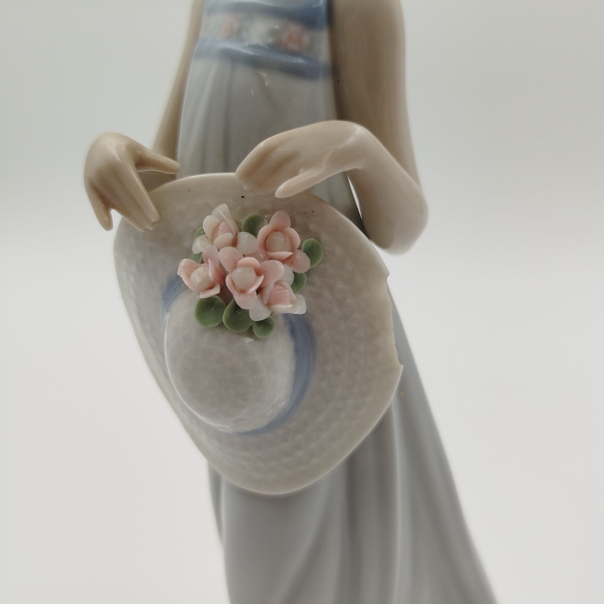 Статуэтка "Девочка в сарафане с шляпой", фарфор, роспись, Lladro, Lladro