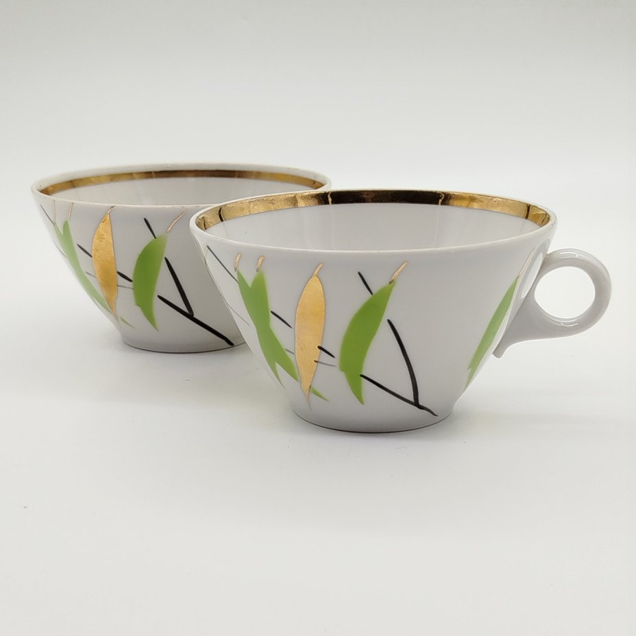 Пара чашек из сервиза "Ивушка", форма "Колечко", автор росписи В.К. Яснецов