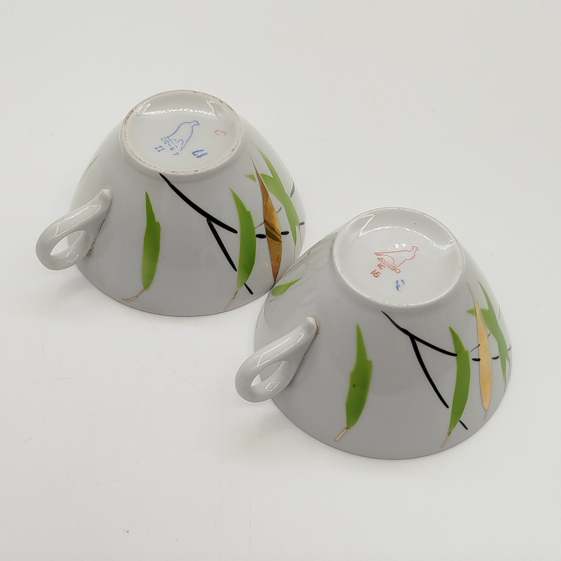 Пара чашек из сервиза "Ивушка", форма "Колечко", автор росписи В.К. Яснецов