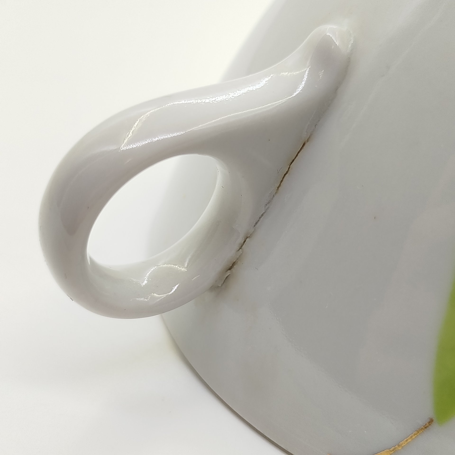 Пара чашек из сервиза "Ивушка", форма "Колечко", автор росписи В.К. Яснецов