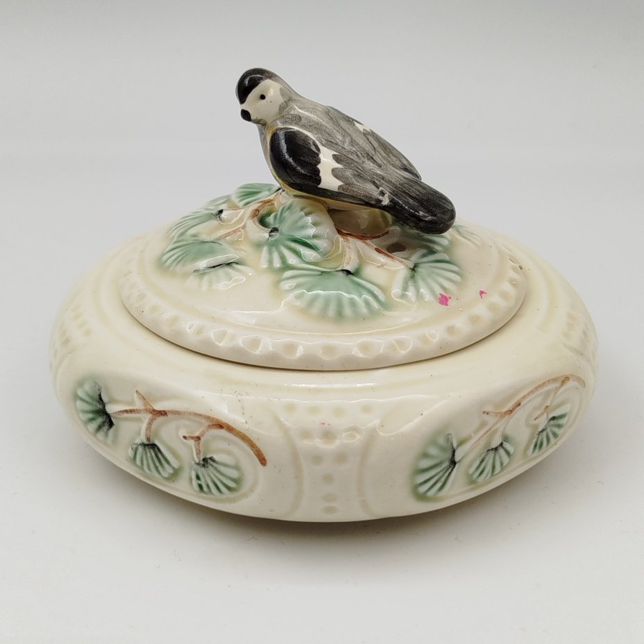 Шкатулка "Синичка", фаянс, роспись, Конаковский фаянсовый завод им. М.И. Калинина (ЗиК Конаково), СССР, 1952-1958 гг.