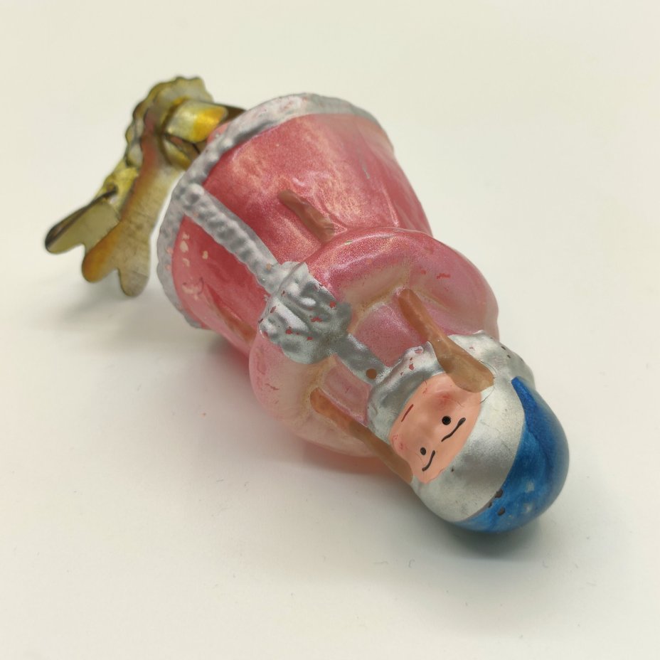 Игрушка елочная на прищепке "Марфушечка" из сказки "Морозко", стекло, роспись, металл, Завод стеклянных ёлочных украшений и оптических изделий, г. Москва, СССР, 1950-1960 гг.