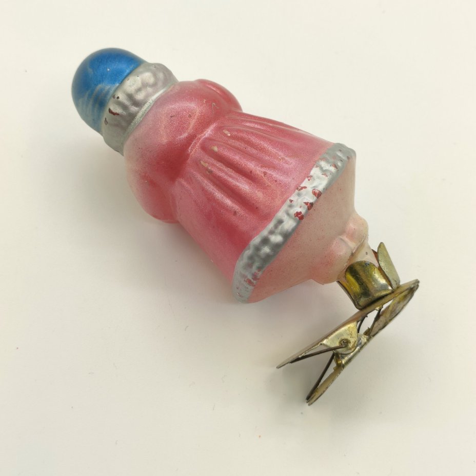 Игрушка елочная на прищепке "Марфушечка" из сказки "Морозко", стекло, роспись, металл, Завод стеклянных ёлочных украшений и оптических изделий, г. Москва, СССР, 1950-1960 гг.