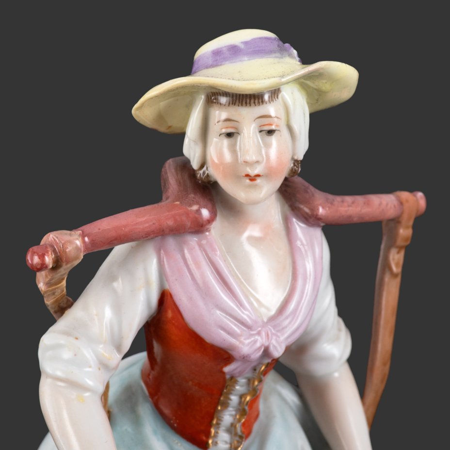 Статуэтка "Девушка с коромыслом"