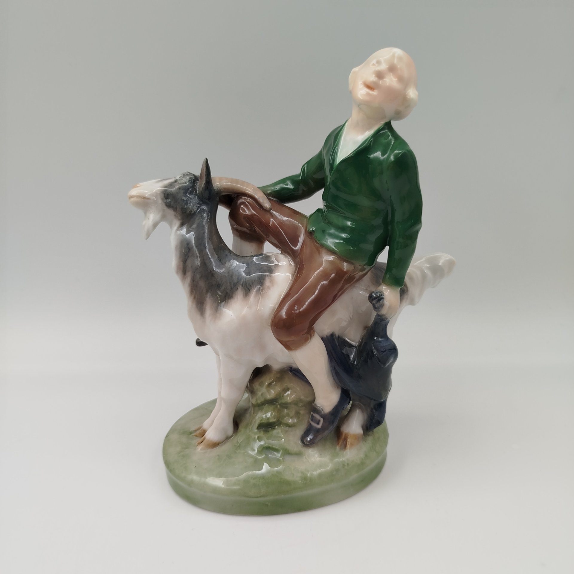 Статуэтка "Ханс-Дурак на козле", фарфор, роспись, Royal Copenhagen, Дания, 1889-1922 гг.