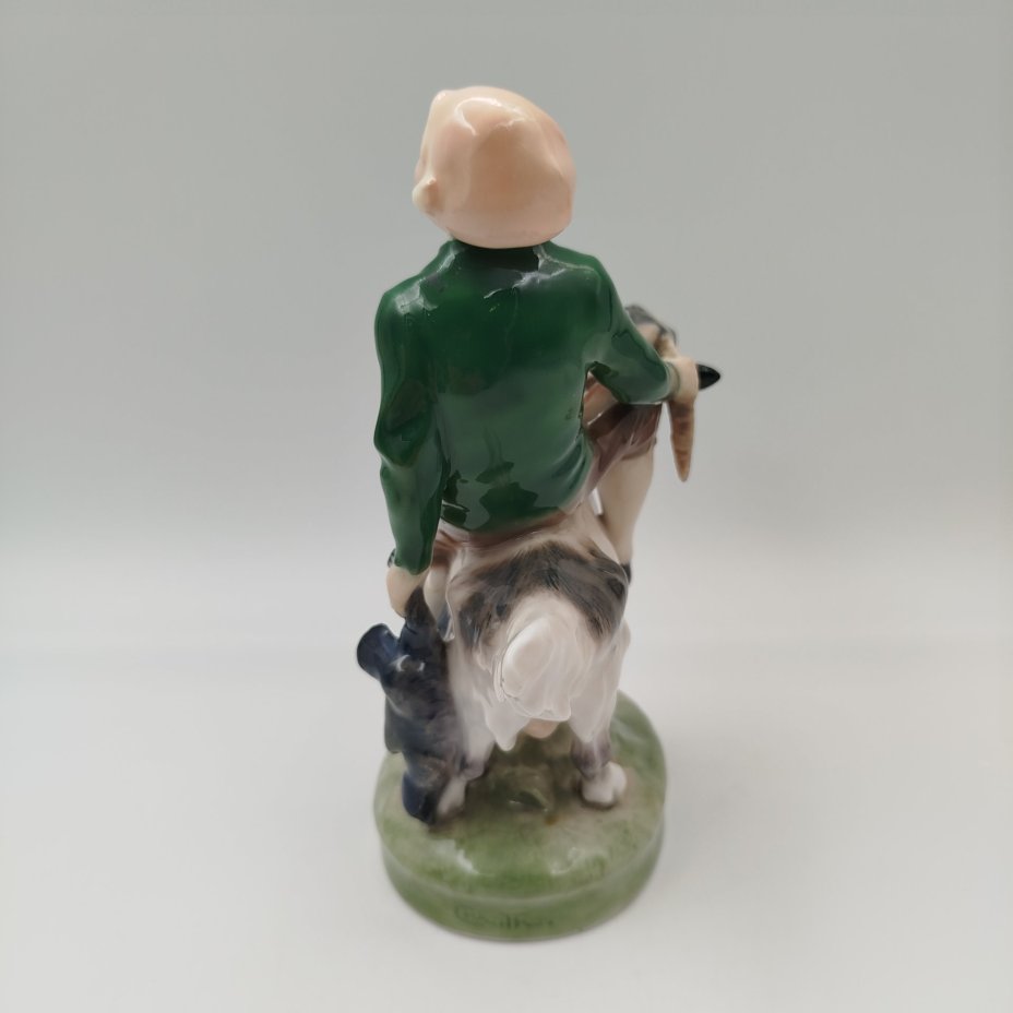 Статуэтка "Ханс-Дурак на козле", фарфор, роспись, Royal Copenhagen, Дания, 1889-1922 гг.