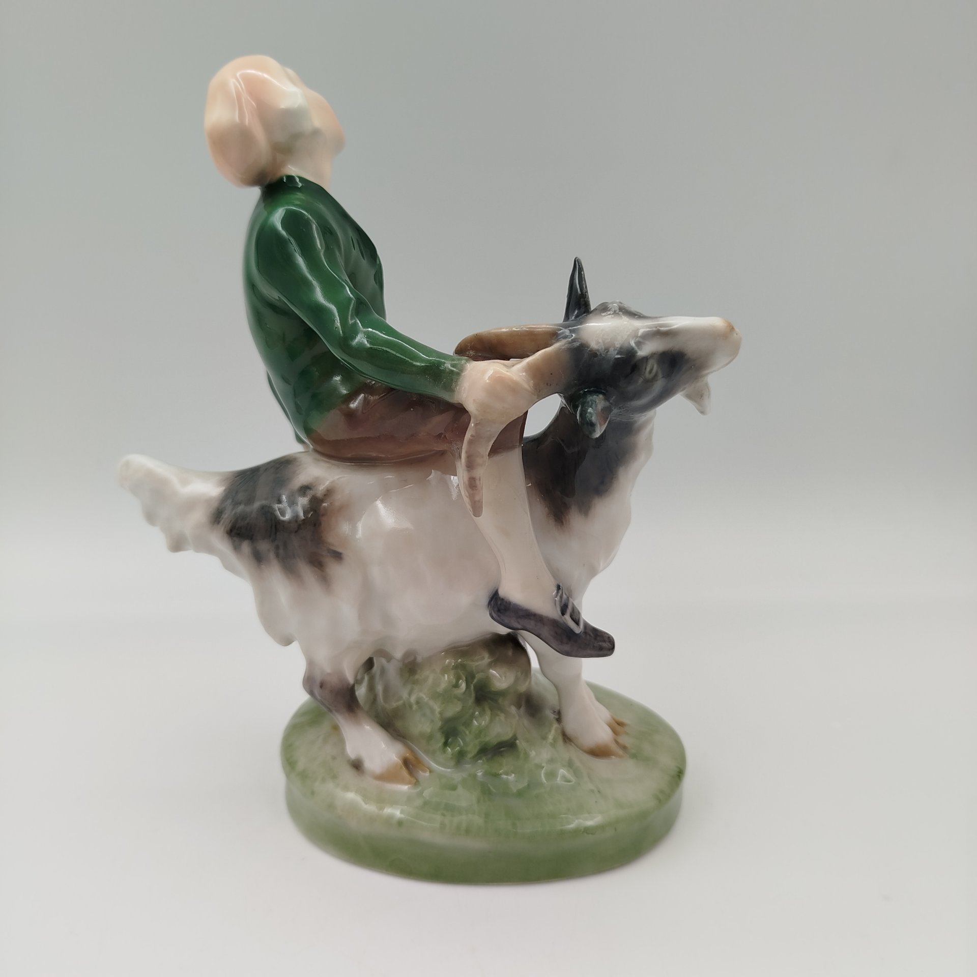 Статуэтка "Ханс-Дурак на козле", фарфор, роспись, Royal Copenhagen, Дания, 1889-1922 гг.