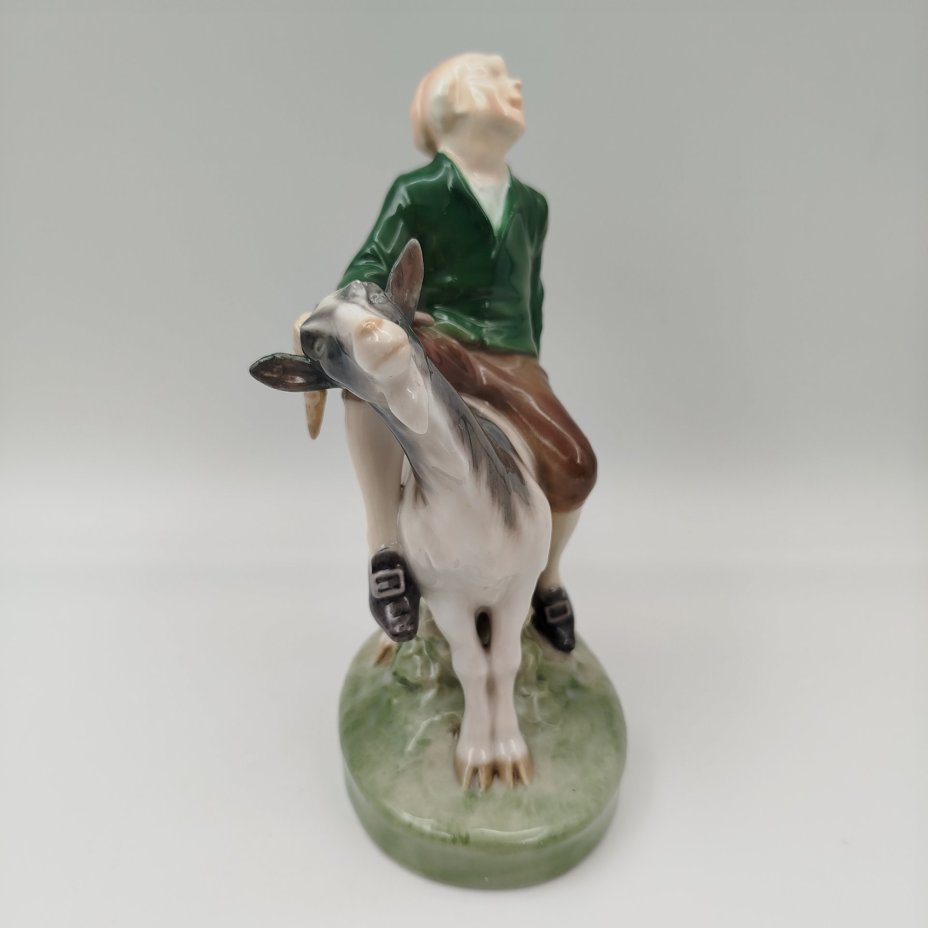 Статуэтка "Ханс-Дурак на козле", фарфор, роспись, Royal Copenhagen, Дания, 1889-1922 гг.