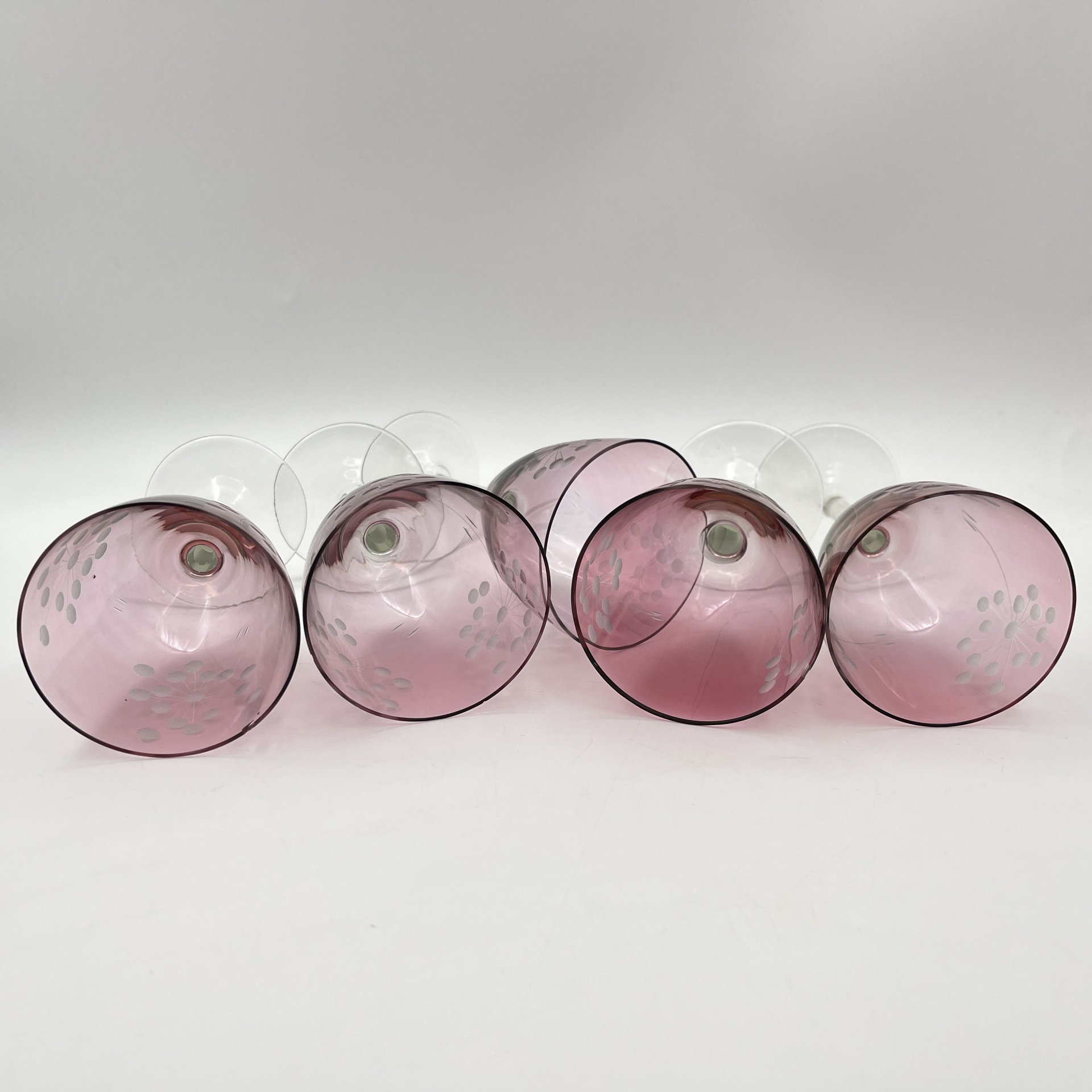 Набор бокалов "Одуванчики" ("Снежинки") на прозрачной ножке на 5 персон, марганцевое стекло, резьба, СССР, 1960-1970 гг.