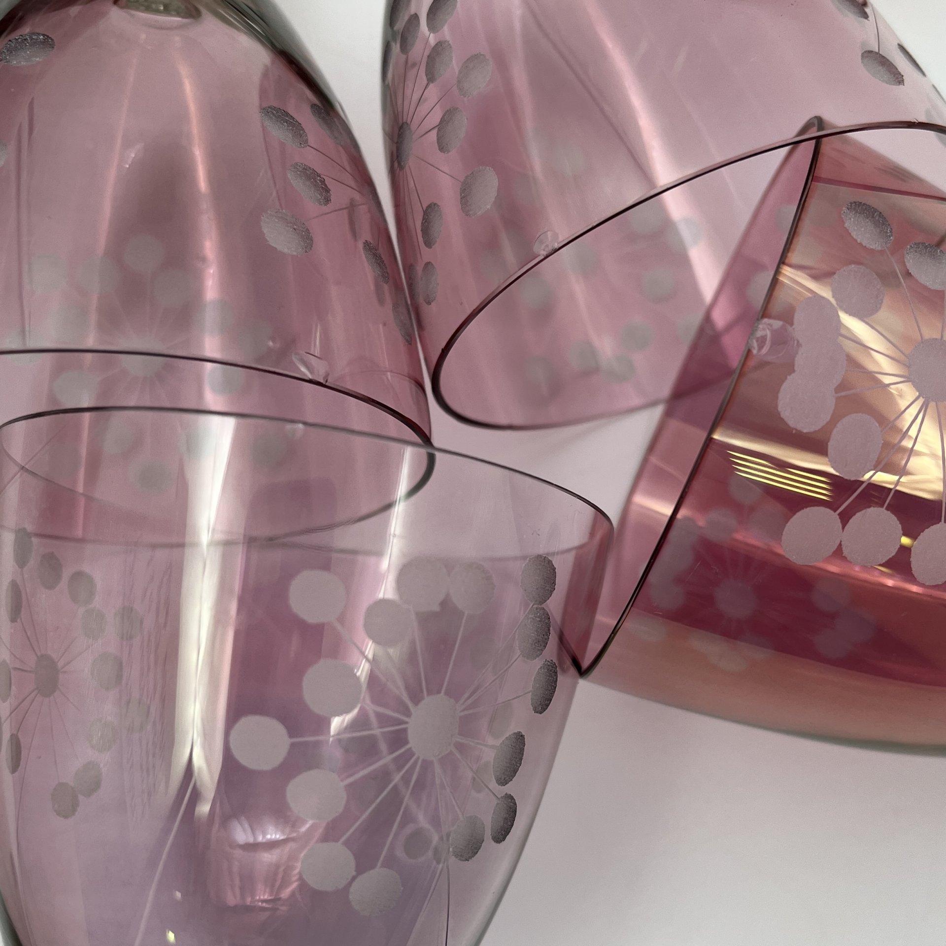 Набор бокалов "Одуванчики" ("Снежинки") на прозрачной ножке на 5 персон, марганцевое стекло, резьба, СССР, 1960-1970 гг.