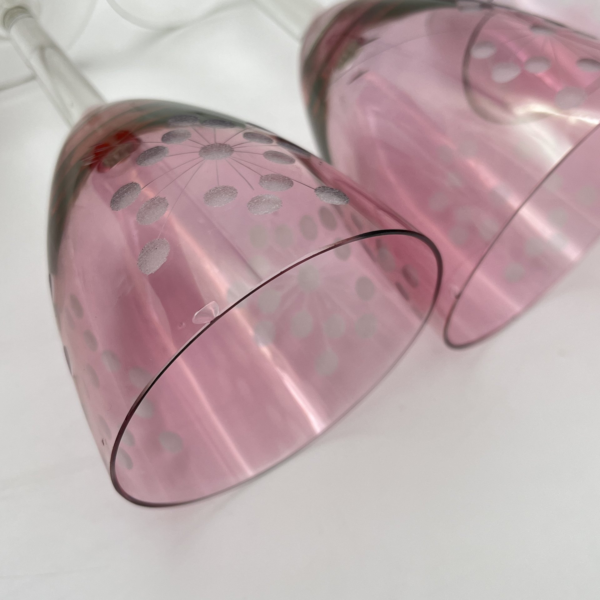 Набор бокалов "Одуванчики" ("Снежинки") на прозрачной ножке на 5 персон, марганцевое стекло, резьба, СССР, 1960-1970 гг.