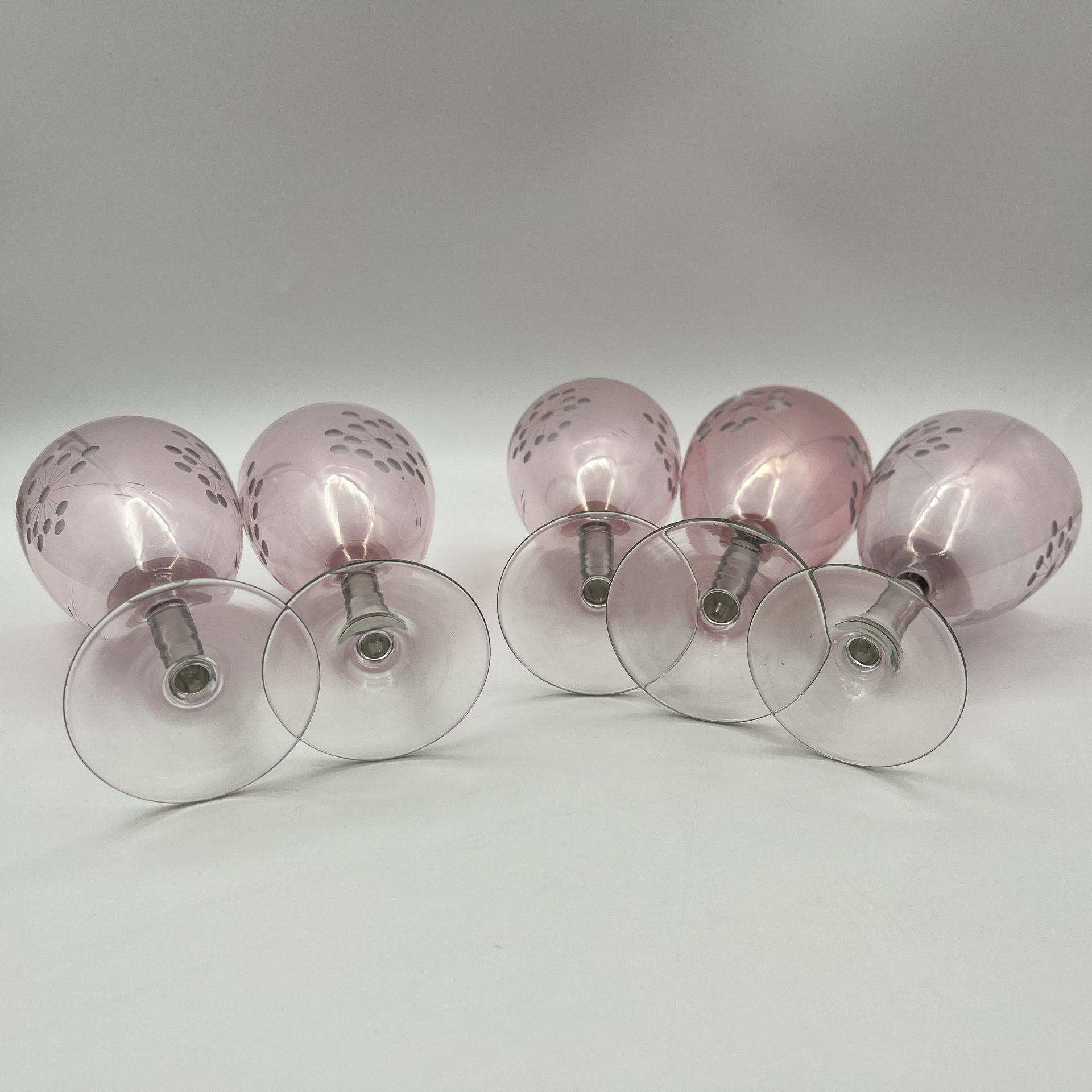 Набор бокалов "Одуванчики" ("Снежинки") на прозрачной ножке на 5 персон, марганцевое стекло, резьба, СССР, 1960-1970 гг.