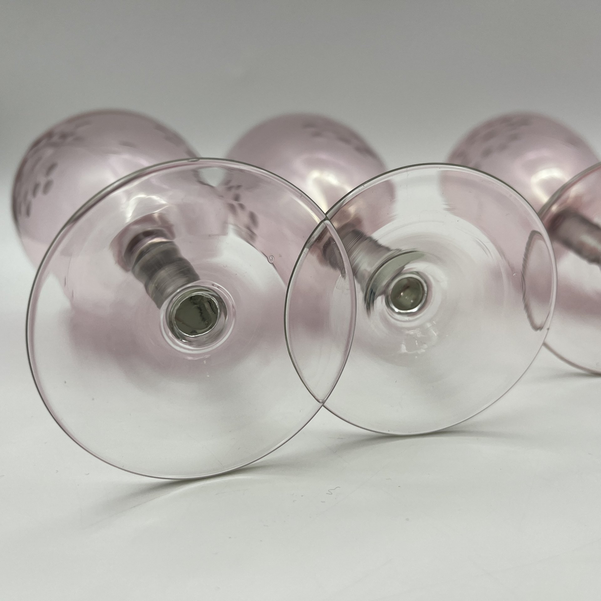 Набор бокалов "Одуванчики" ("Снежинки") на прозрачной ножке на 5 персон, марганцевое стекло, резьба, СССР, 1960-1970 гг.