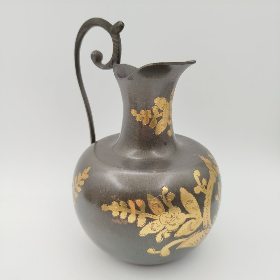 Кувшин серебристого оттенка с флоральным золотым декором, латунь, гравировка, Индия, 1970-1990 гг.