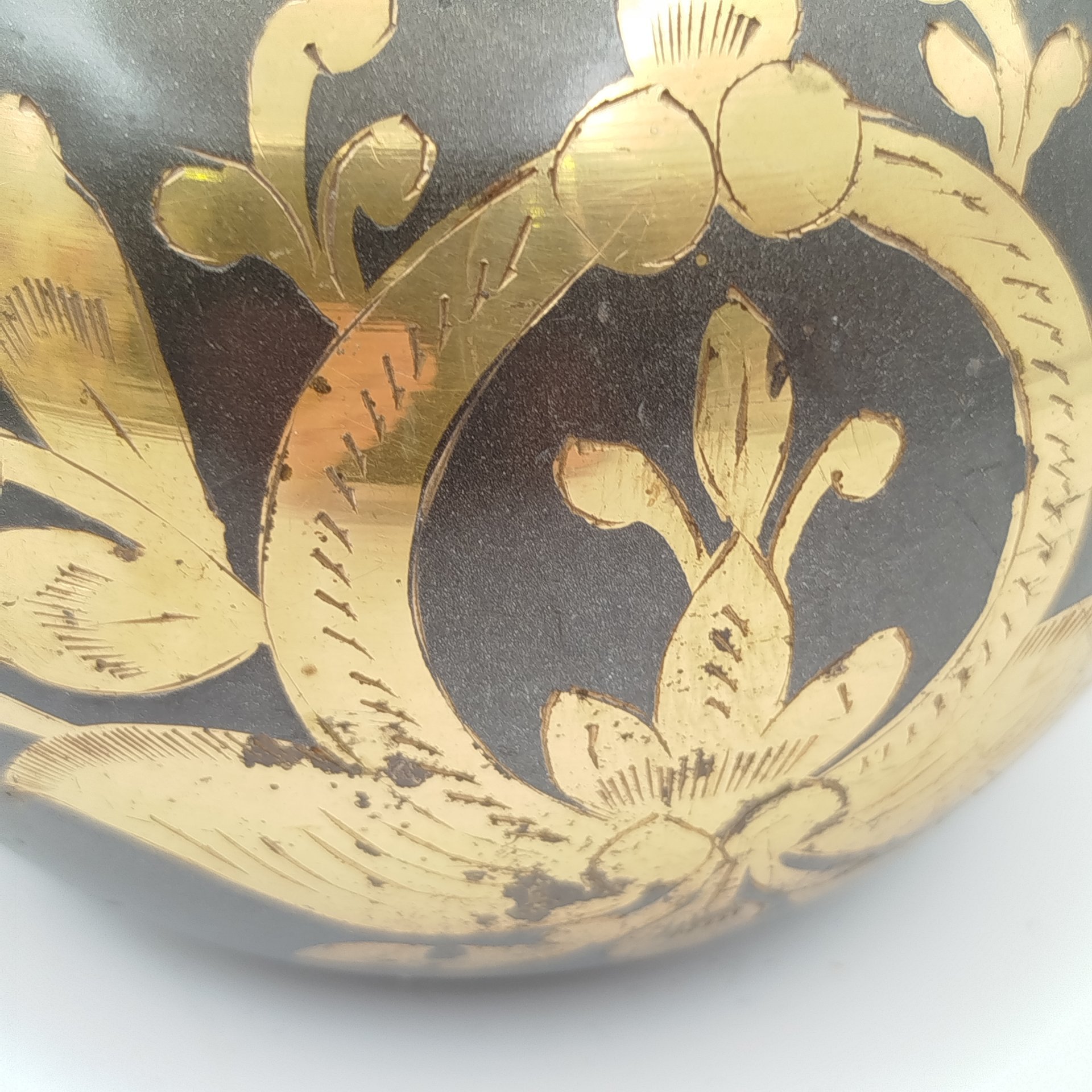 Кувшин серебристого оттенка с флоральным золотым декором, латунь, гравировка, Индия, 1970-1990 гг.