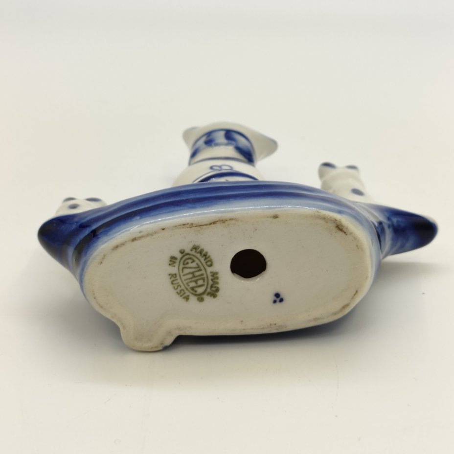 Статуэтка "Дед Мазай и зайцы", авт. Г. В. Денисов, Гжель