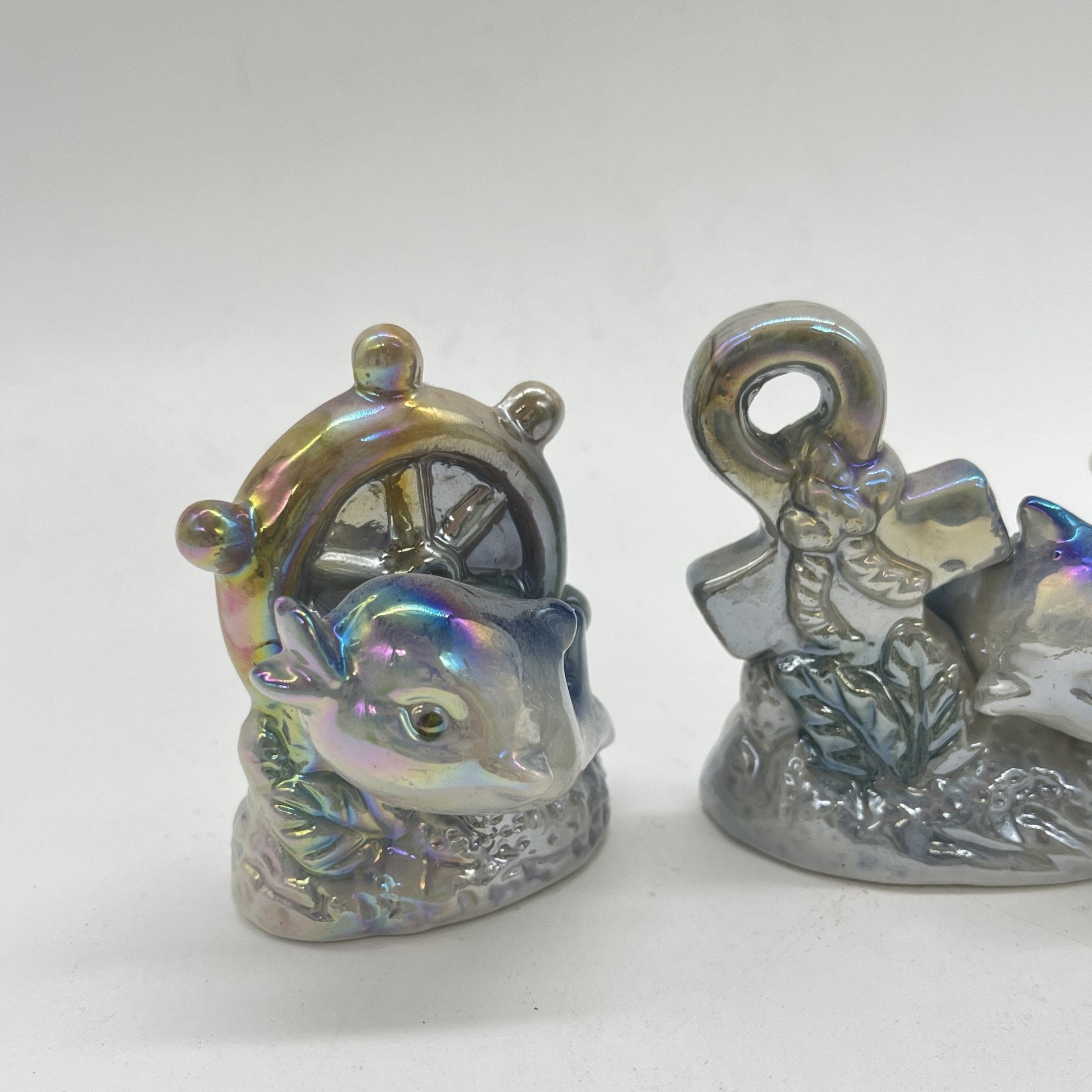 Набор из 3 статуэток "Дельфинчики" с морскими атрибутами, керамика, люстр, аэрограф, Россия, 1990-2010 гг.