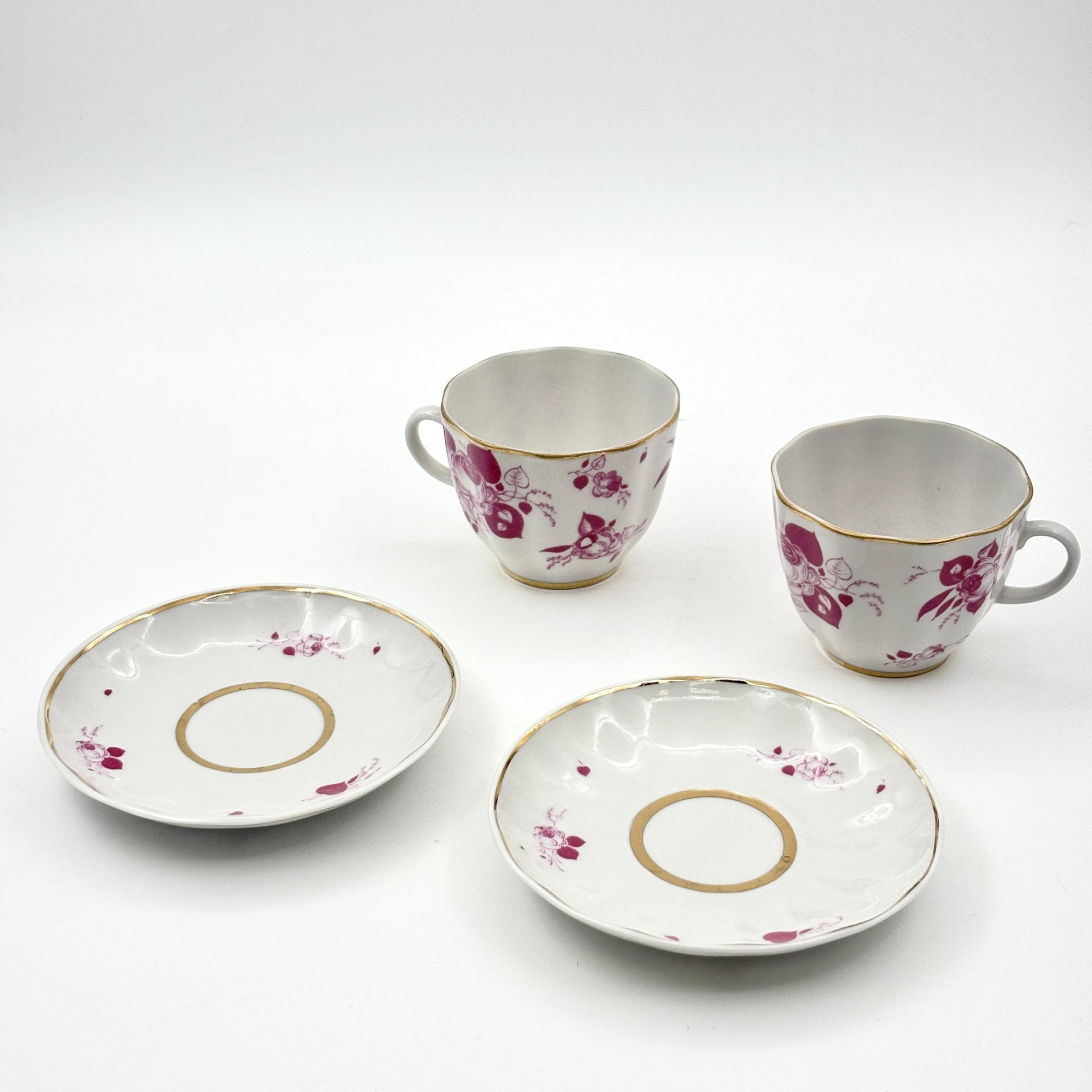 Набор из 2-х кофейных пар с декором в видео цветов, фарфор, деколь, золочение, Ленинградский фарфоровый завод (ЛФЗ), СССР, 1970-1986 гг.