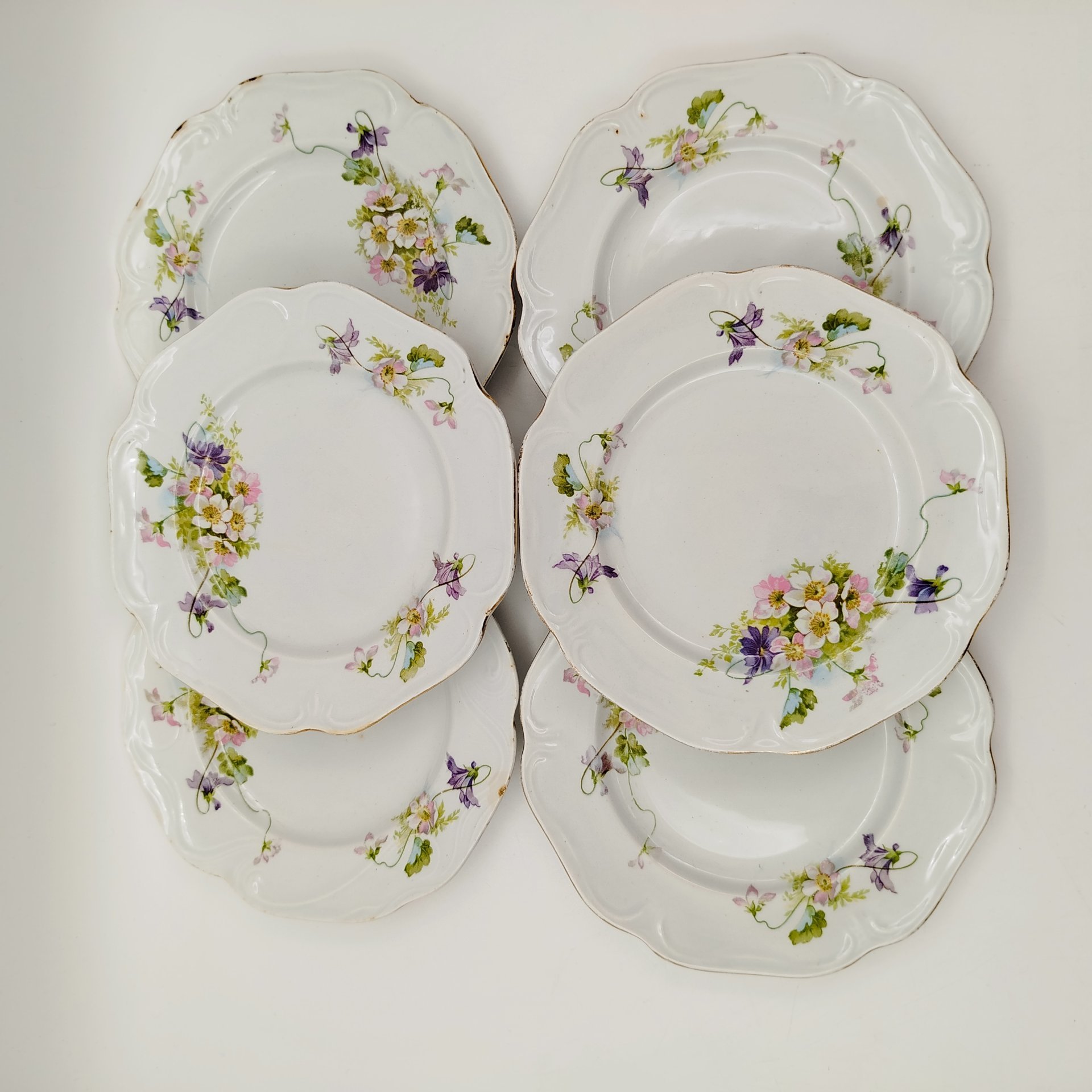 Набор из шести пирожковых тарелок с цветочным декором, фаянс, деколь, золочение, Товарищество М.С. Кузнецова, Российская империя, 1889-1917 гг.