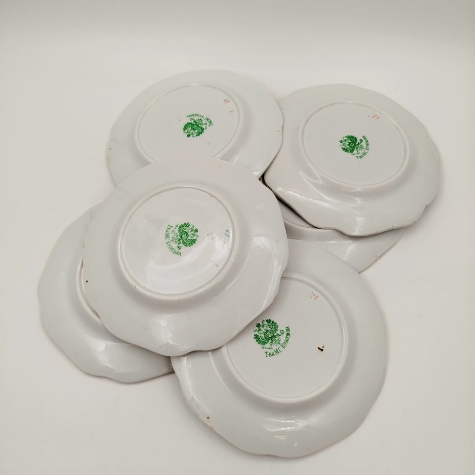 Набор из шести пирожковых тарелок с цветочным декором, фаянс, деколь, золочение, Товарищество М.С. Кузнецова, Российская империя, 1889-1917 гг.