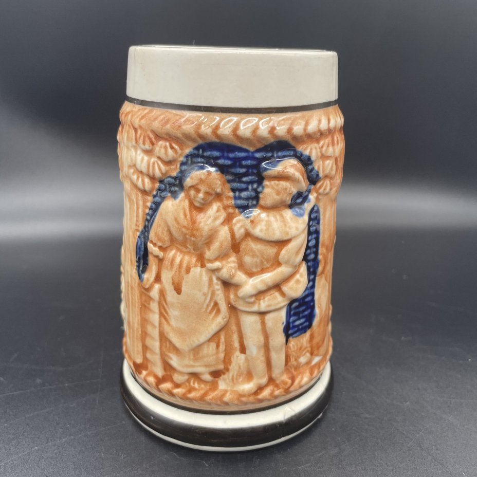 Кружка пивная с жанровой сценой