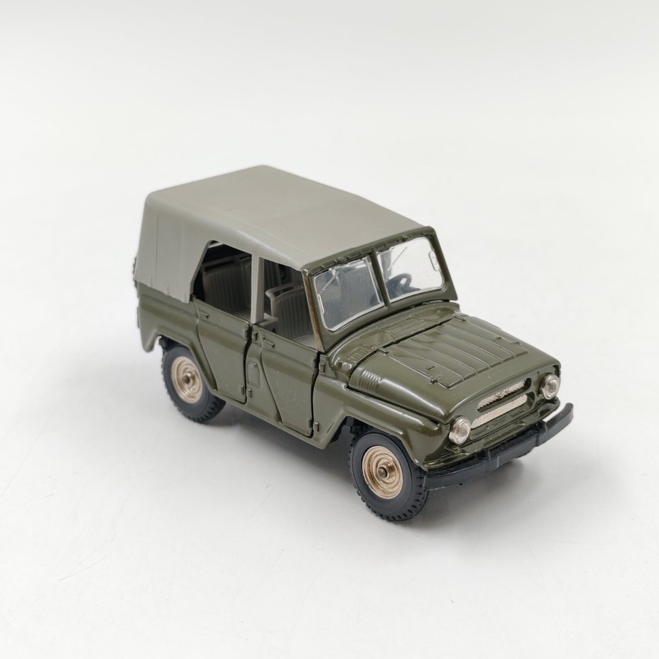 Модель автомобиля в масштабе 1:43 "УАЗ-469" №А34