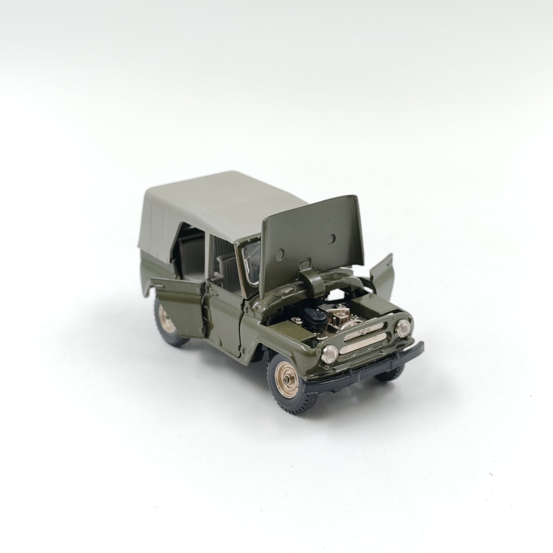 Модель автомобиля в масштабе 1:43 "УАЗ-469" №А34