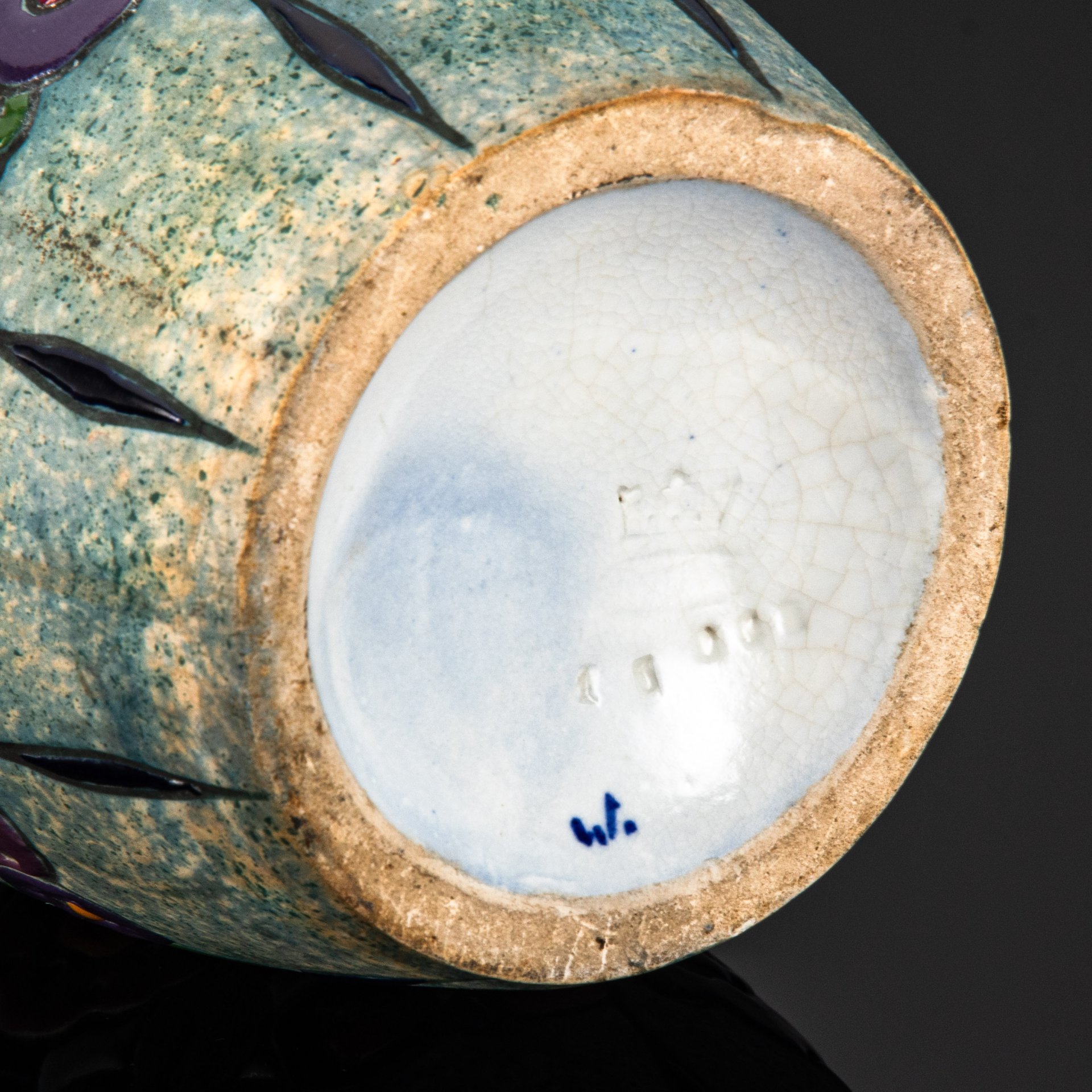 Ваза в стиле модерн, украшенная цветочным декором по тулову, Amphora-Werke Riessner, фаянс, эмали, Австро-Венгрия, 1910-1920 гг.
