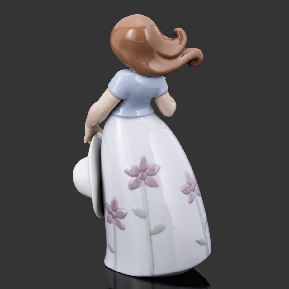 Статуэтка "Маленькая Виолетта" (девочка с корзиной цветов и шляпкой), Lladro
