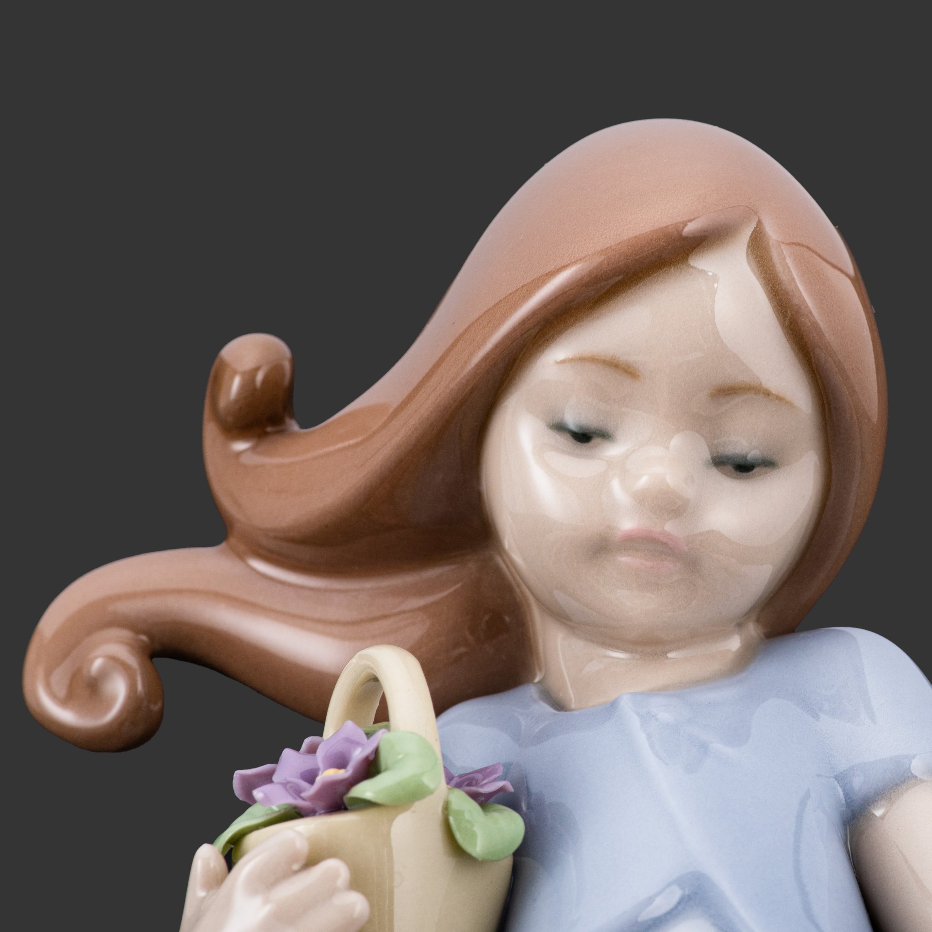 Статуэтка "Маленькая Виолетта" (девочка с корзиной цветов и шляпкой), Lladro