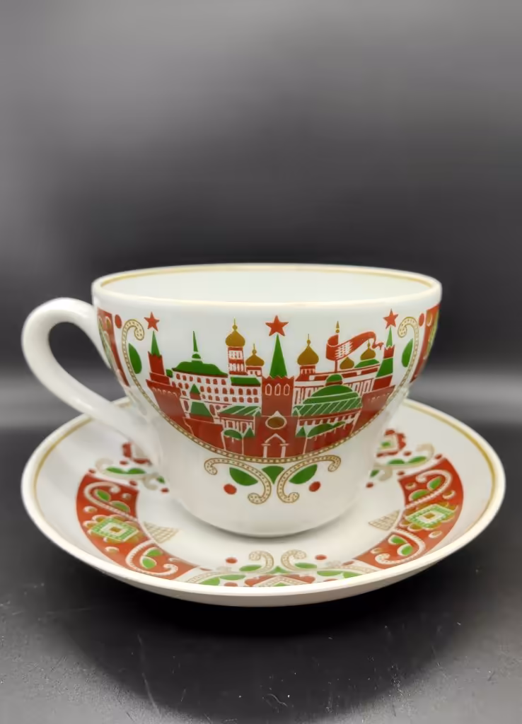 Чайная пара  (Гигант), с изображением Кремля, Дмитровский фарфоровый завод (ДФЗ Вербилки)