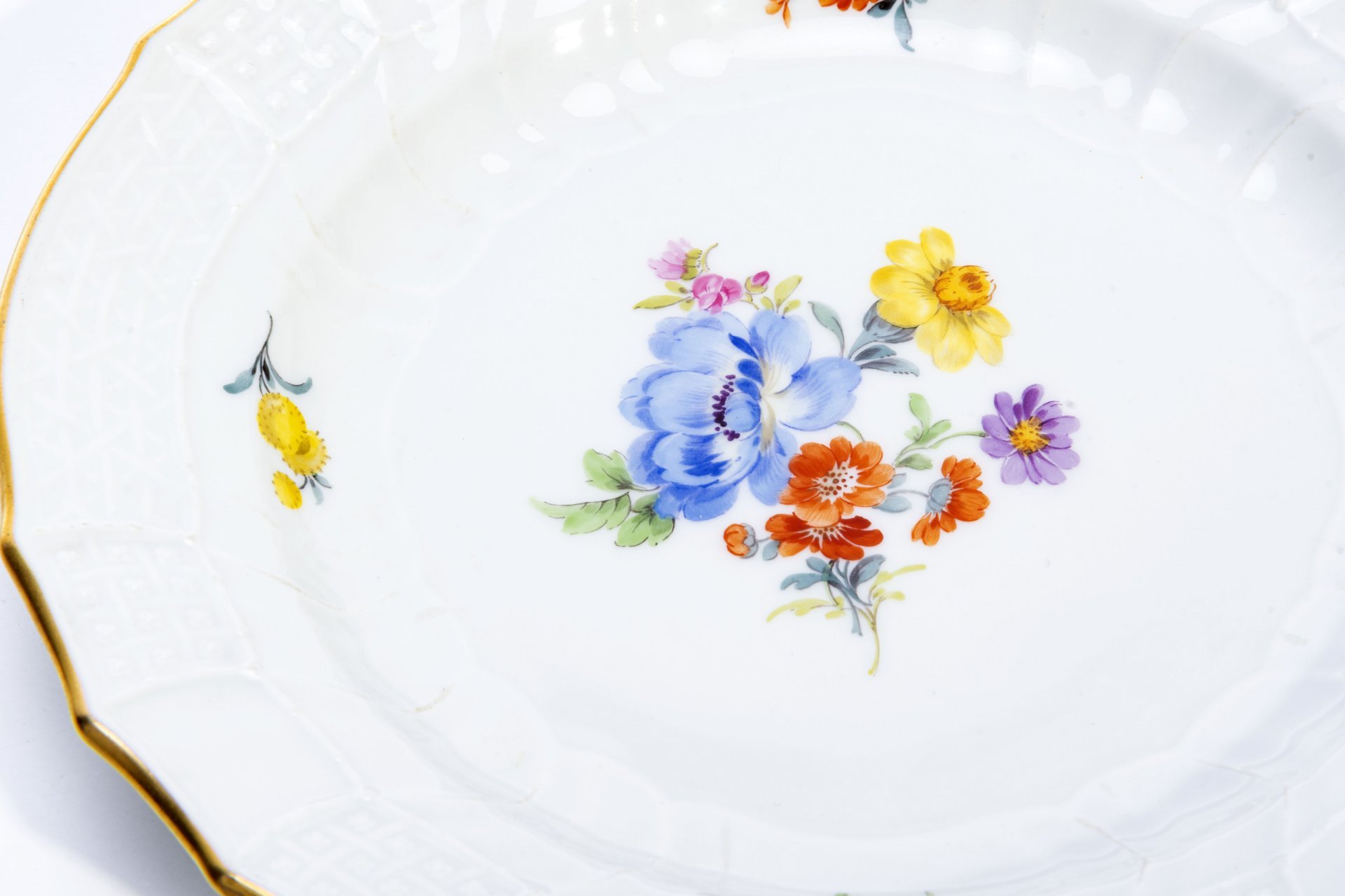 Тарелка десертная с цветочным декором, фарфор, роспись, золочение, Meissen porcelain manufactory (Мейсен), Германия, 1957 г., Meissen (Мейсенский фарфор)