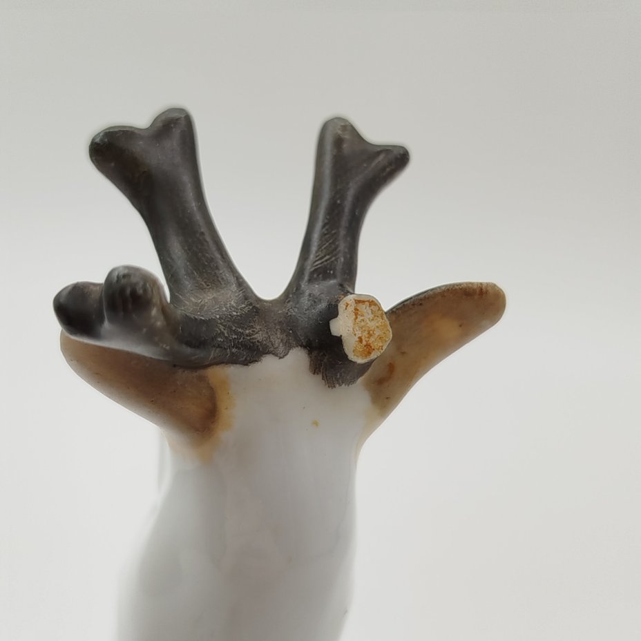 Статуэтка "Олень", скульптор Воробьев Б.Я., автор росписи Ризнич И.И., фарфор, роспись надглазурная, Ленинградский фарфоровый завод (ЛФЗ), СССР, 1955-1960 гг.