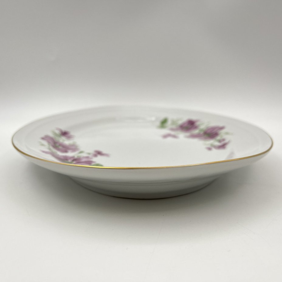 Блюдо овальное, украшенное цветочным декором