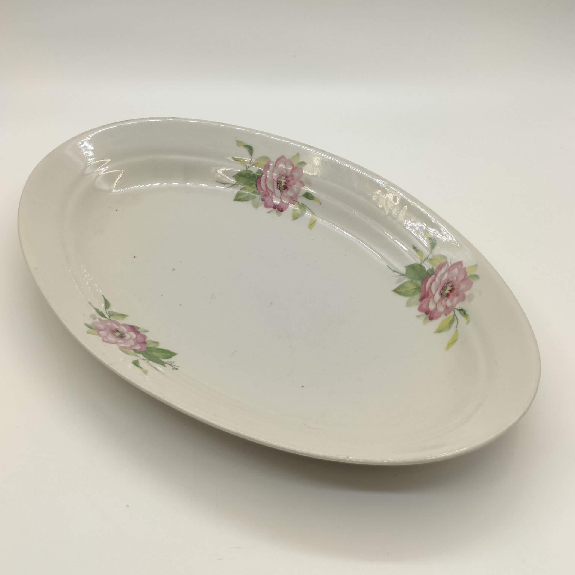 Блюдо сервировочное овальной формы с цветочным декором, фарфор, деколь, Дулевский фарфоровый завод (Дулёво), СССР, 1960 г.
