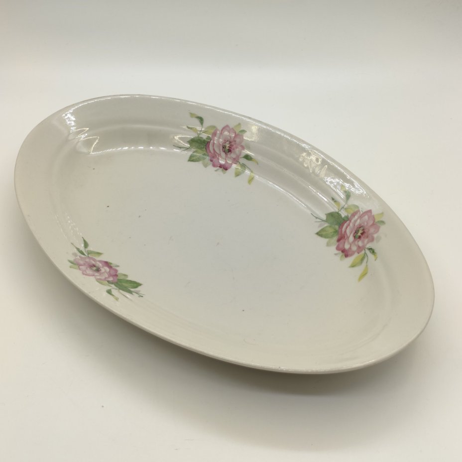 Блюдо сервировочное овальной формы с цветочным декором