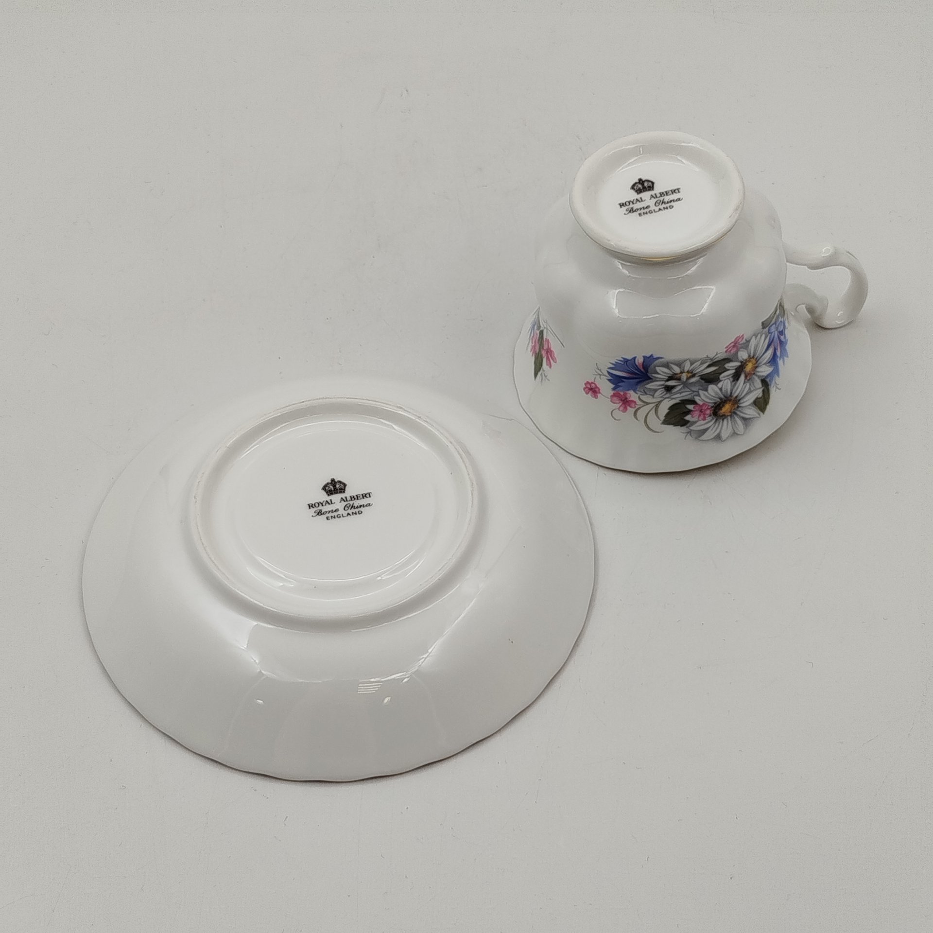 Чайная пара с нежным цветочным декором "Полевые цветы", Royal Albert