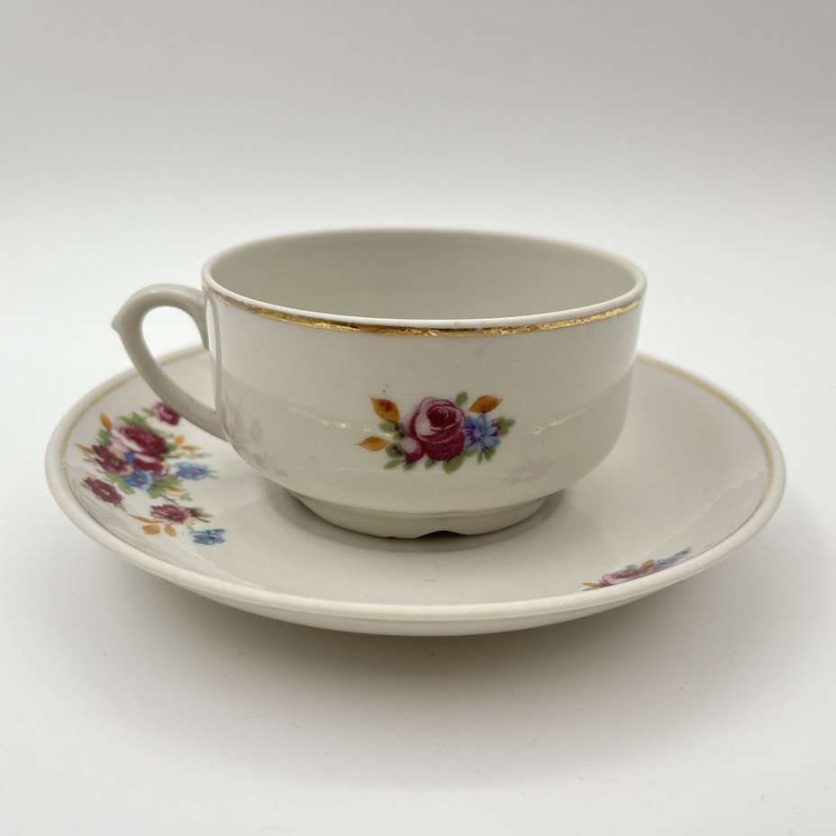 Пара чайная с цветочным декором, фарфор, деколь, золочение, Фарфоровый завод «Пролетарий» (Бронница, Мста), СССР, 1958-1967 гг.