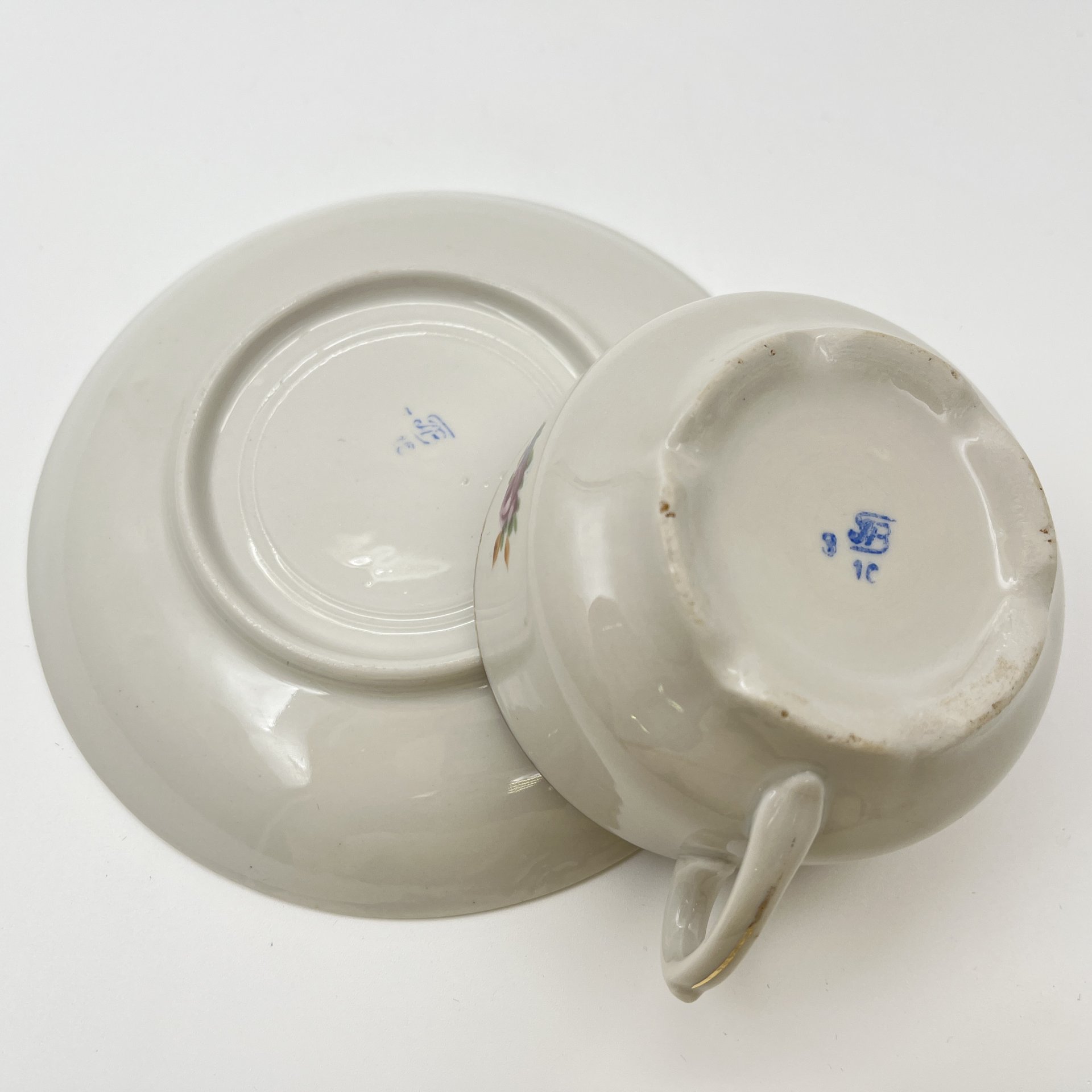 Пара чайная с цветочным декором, фарфор, деколь, золочение, Фарфоровый завод «Пролетарий» (Бронница, Мста), СССР, 1958-1967 гг.