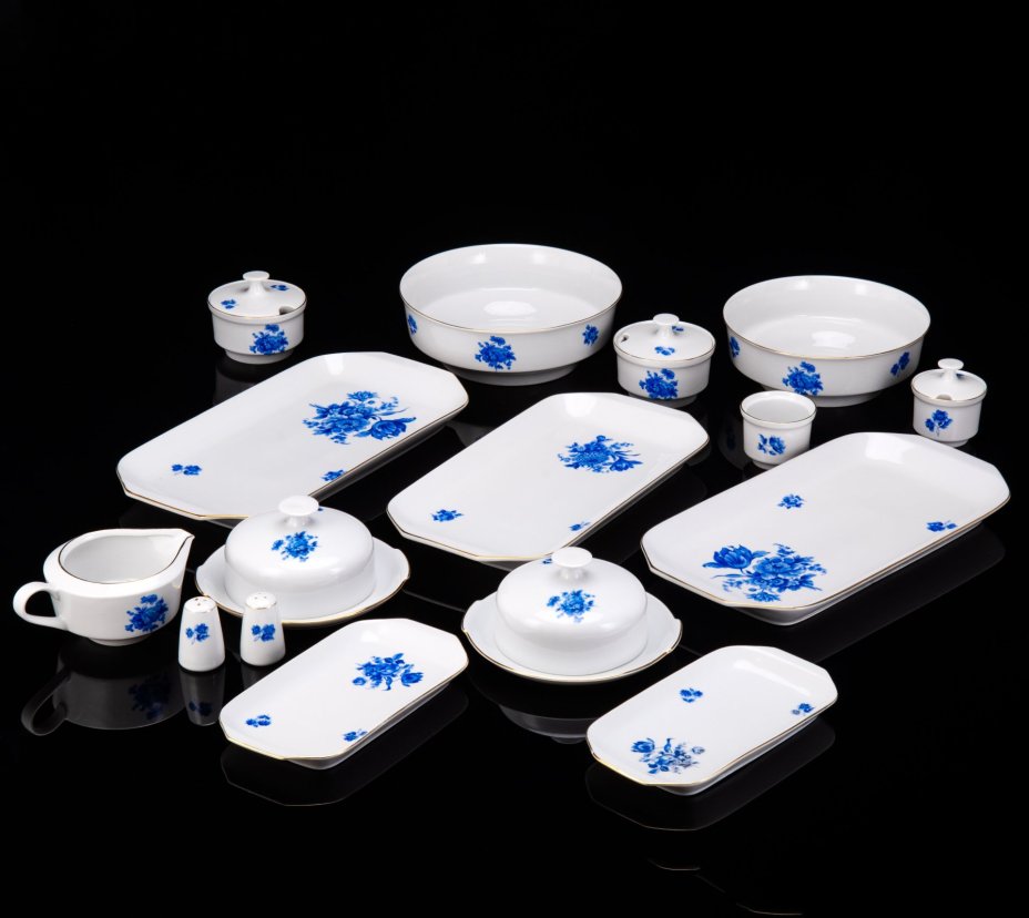 Сервиз столовый с декором в виде синих цветов (31 предмет), фарфор, деколь, золочение, Kahla, ГДР, 1960-1990 гг.