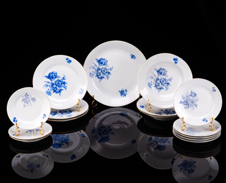 Сервиз столовый с декором в виде синих цветов (31 предмет), фарфор, деколь, золочение, Kahla, ГДР, 1960-1990 гг.