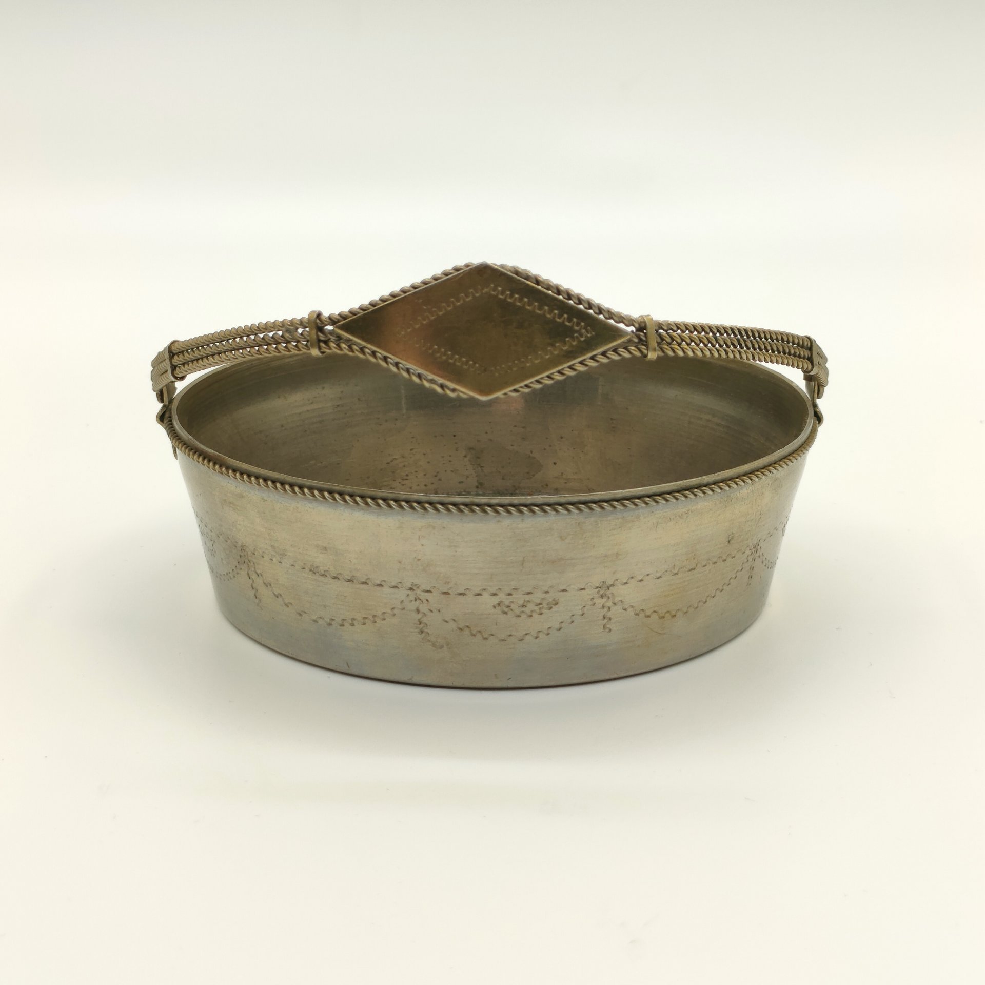 Ваза (конфетница) в форме корзины с витой ручкой, мельхиор (медь-никель), СССР, 1970-1990 гг.