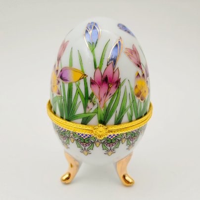 Шкатулка в форме яйца, украшенная изображением цветов, фарфор, деколь, золочение, Азия, 2000-2015 гг.