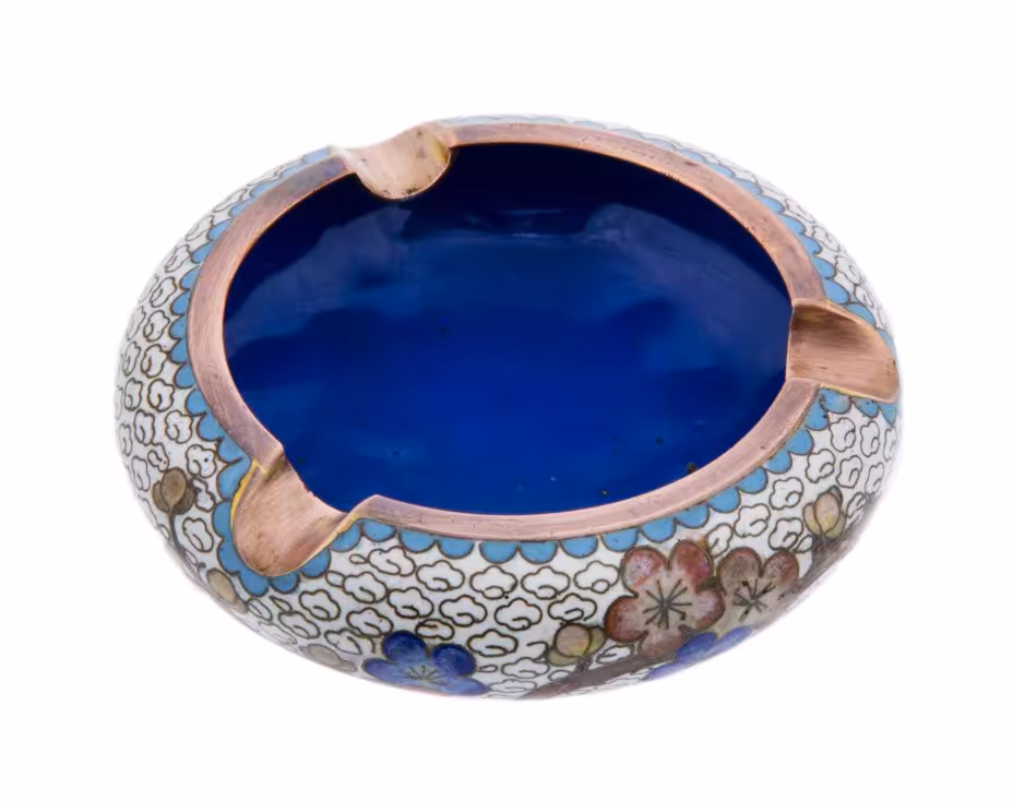 Пепельница с фигурным туловом "Сакура", техника клуазоне, медь, Китай, 1970-1980 гг.